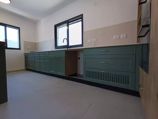 מטבח בעיצוב וייצור איפאה נגרים — פרויקט מטבח כפרי בבית פרטי