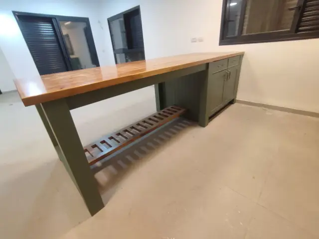 מטבח בעיצוב וייצור איפאה נגרים — פרויקט מטבח כפרי בבית פרטי