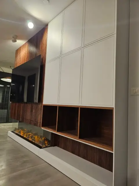 עבודת נגרות בהתאמה אישית של איפאה נגרים — פרויקט נגרות לסלון ולפינת האוכל