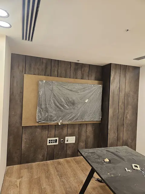 חיפוי קיר מעץ בעבודת איפאה נגרים
